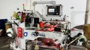 High-speed label forming machine